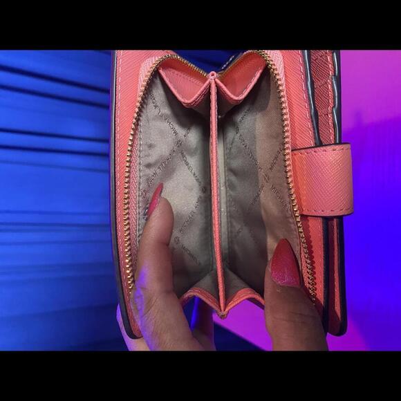MICHAEL KORS Stylish Pink Wallet, EUC - Picture 7 of 11